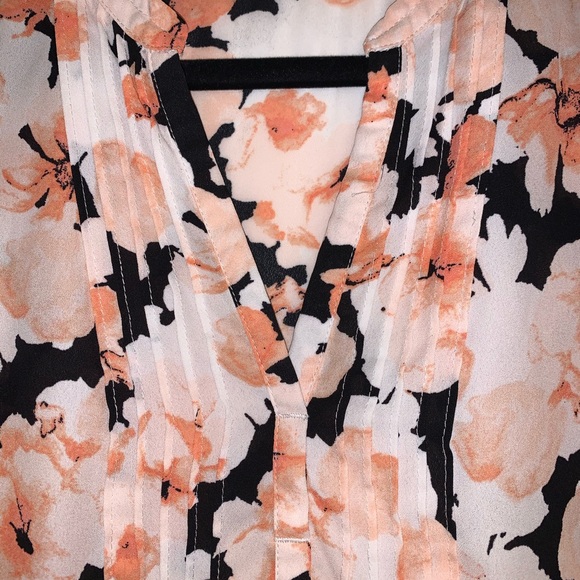 2 items for $20 / Dynamite blouse - Picture 2 of 3